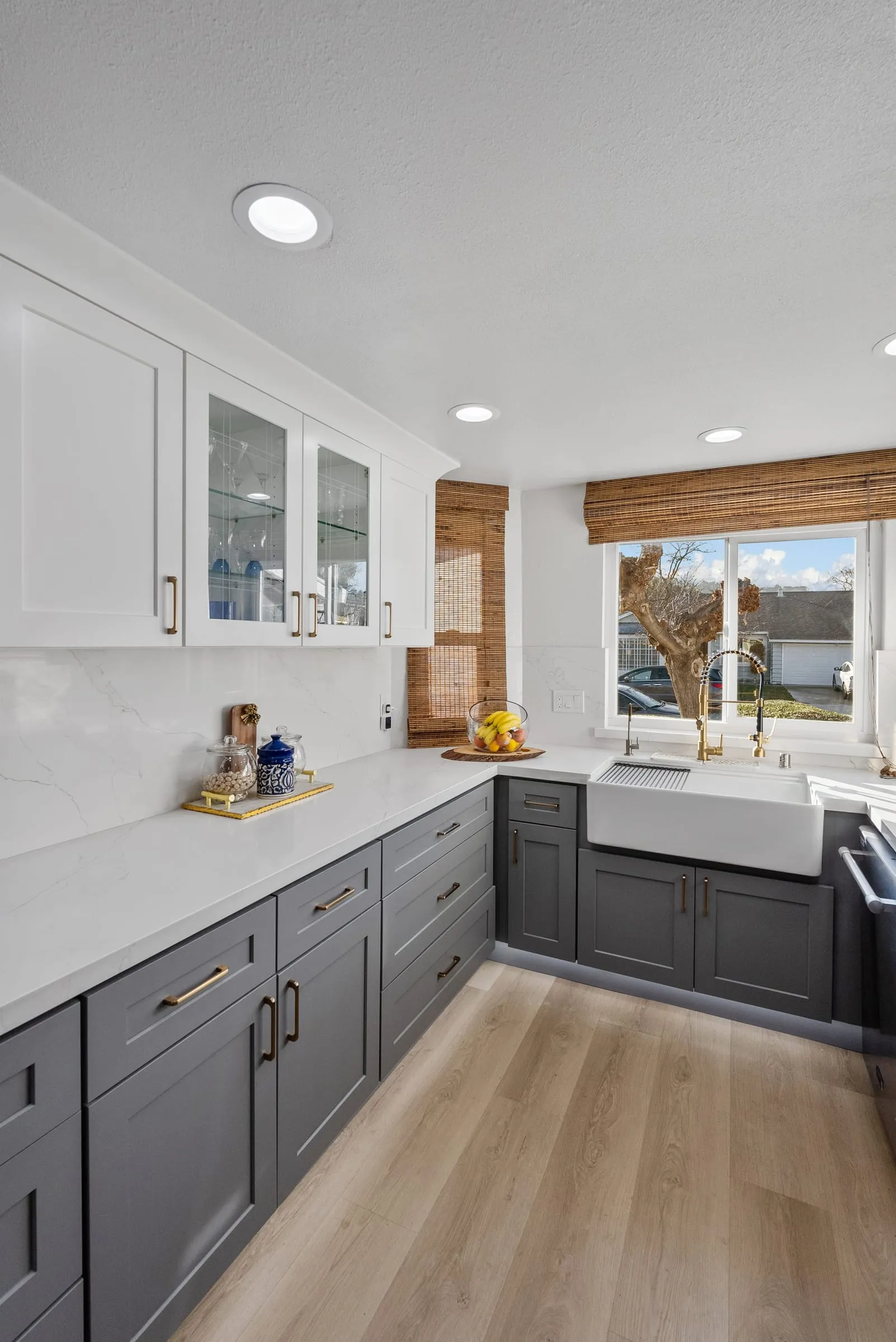 apron sink under the window