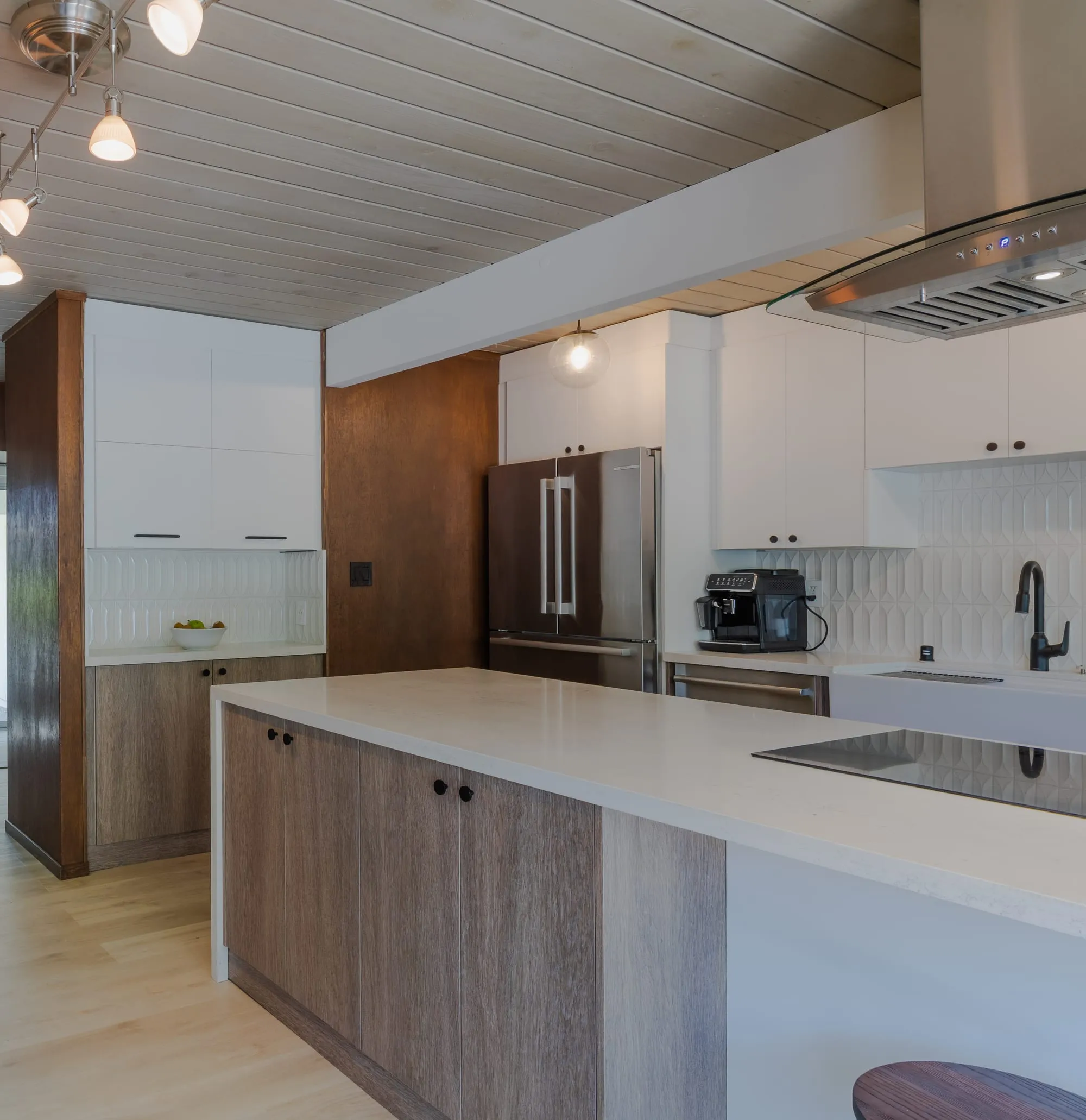 Island run with the cooktop set into the quartz