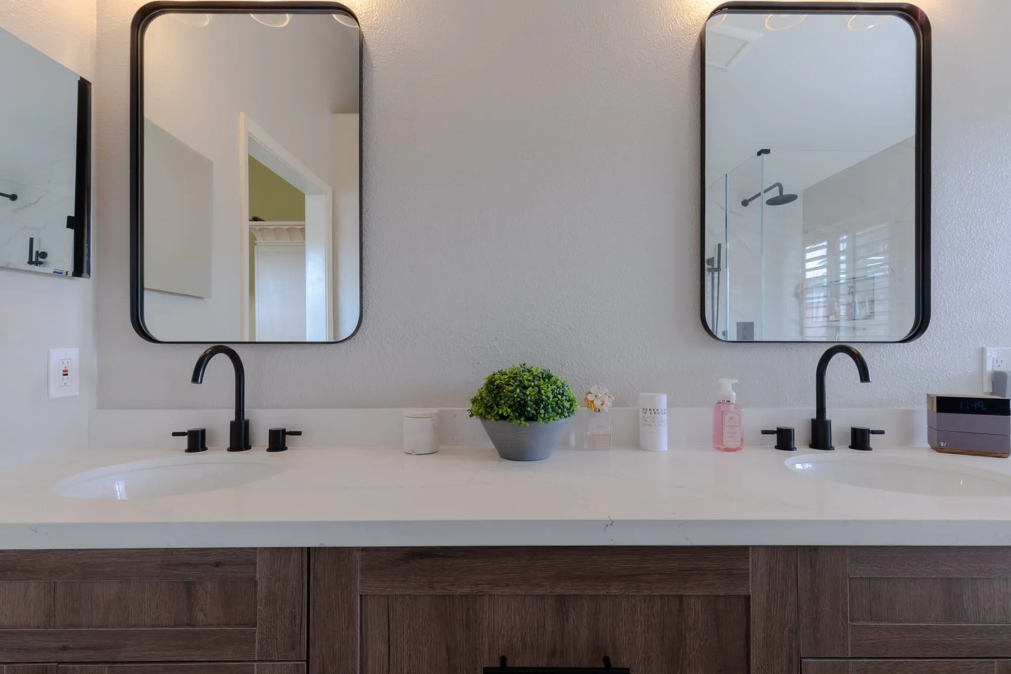 Twin mirrors above the double vanity counter